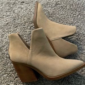 Vince Camuto Gwelona Bootie (Never Worn)